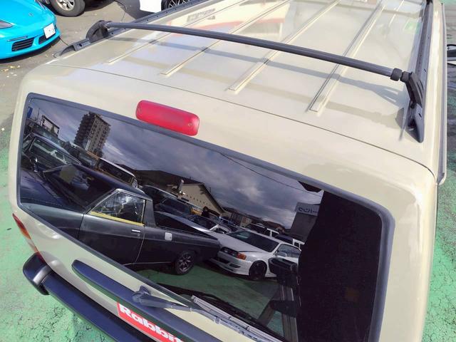 ジープ・チェロキー リミテッド　ＪＥＥＰラングラーのゴビベージュに色替　　ＫＥＬＬＹＧＲＥＥＤ１６インチアルミ　ＯＰＥＮ　カントリー　Ｒ／Ｔ　本革　パワーシート　記録簿　新車取説保証書（20枚目）