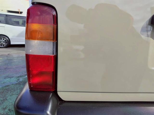 ジープ・チェロキー リミテッド　ＪＥＥＰラングラーのゴビベージュに色替　　ＫＥＬＬＹＧＲＥＥＤ１６インチアルミ　ＯＰＥＮ　カントリー　Ｒ／Ｔ　本革　パワーシート　記録簿　新車取説保証書（22枚目）