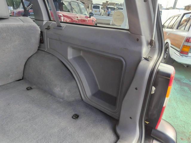 ジープ・チェロキー リミテッド　ＪＥＥＰラングラーのゴビベージュに色替　　ＫＥＬＬＹＧＲＥＥＤ１６インチアルミ　ＯＰＥＮ　カントリー　Ｒ／Ｔ　本革　パワーシート　記録簿　新車取説保証書（32枚目）