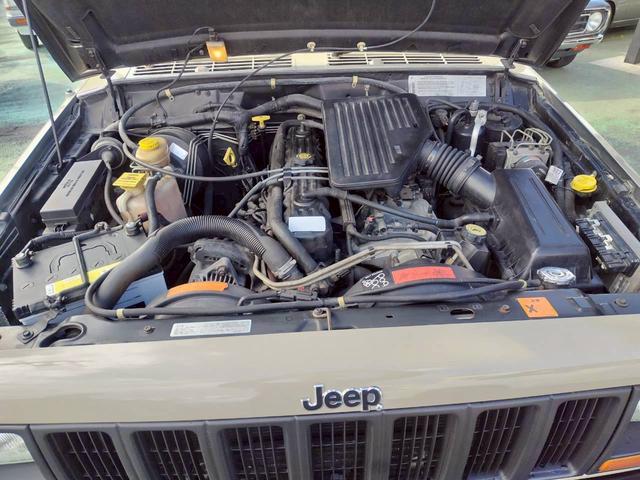 ジープ・チェロキー リミテッド　ＪＥＥＰラングラーのゴビベージュに色替　　ＫＥＬＬＹＧＲＥＥＤ１６インチアルミ　ＯＰＥＮ　カントリー　Ｒ／Ｔ　本革　パワーシート　記録簿　新車取説保証書（34枚目）