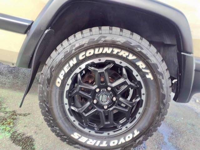 ジープ・チェロキー リミテッド　ＪＥＥＰラングラーのゴビベージュに色替　　ＫＥＬＬＹＧＲＥＥＤ１６インチアルミ　ＯＰＥＮ　カントリー　Ｒ／Ｔ　本革　パワーシート　記録簿　新車取説保証書（39枚目）