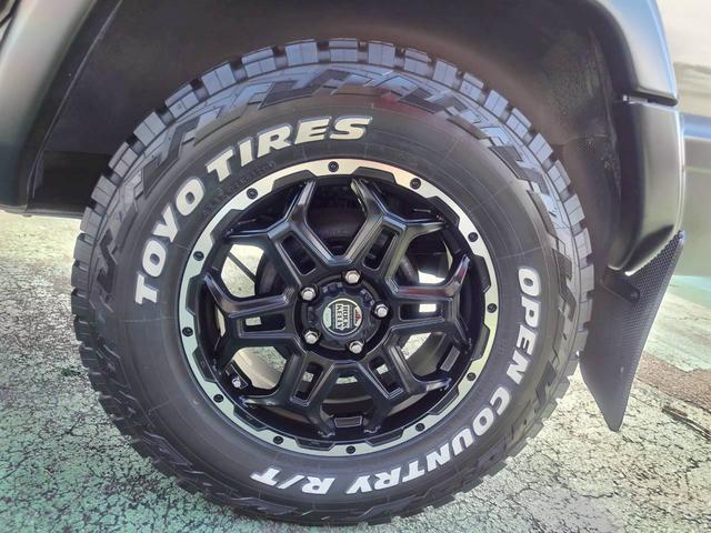 ジープ・チェロキー リミテッド　ＪＥＥＰラングラーのゴビベージュに色替　　ＫＥＬＬＹＧＲＥＥＤ１６インチアルミ　ＯＰＥＮ　カントリー　Ｒ／Ｔ　本革　パワーシート　記録簿　新車取説保証書（41枚目）