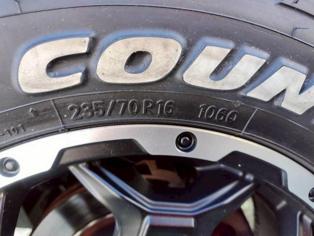 ジープ・チェロキー リミテッド　ＪＥＥＰラングラーのゴビベージュに色替　　ＫＥＬＬＹＧＲＥＥＤ１６インチアルミ　ＯＰＥＮ　カントリー　Ｒ／Ｔ　本革　パワーシート　記録簿　新車取説保証書（42枚目）