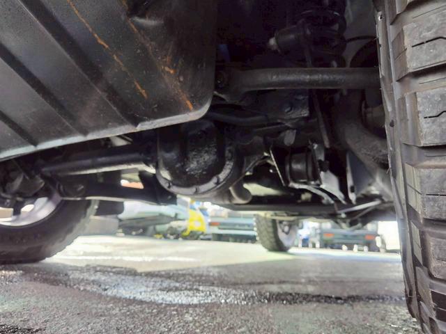 ジープ・チェロキー リミテッド　ＪＥＥＰラングラーのゴビベージュに色替　　ＫＥＬＬＹＧＲＥＥＤ１６インチアルミ　ＯＰＥＮ　カントリー　Ｒ／Ｔ　本革　パワーシート　記録簿　新車取説保証書（44枚目）