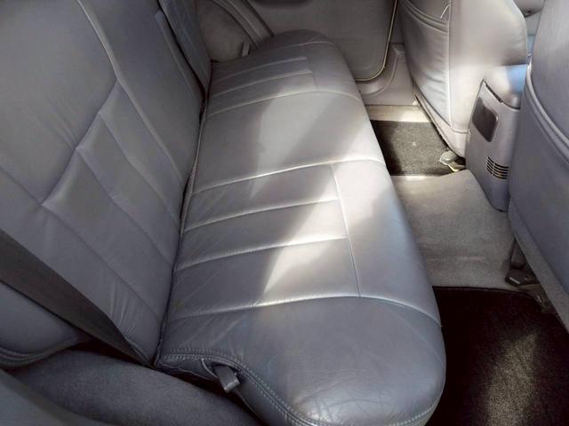 ジープ・チェロキー リミテッド　ＪＥＥＰラングラーのゴビベージュに色替　　ＫＥＬＬＹＧＲＥＥＤ１６インチアルミ　ＯＰＥＮ　カントリー　Ｒ／Ｔ　本革　パワーシート　記録簿　新車取説保証書（48枚目）