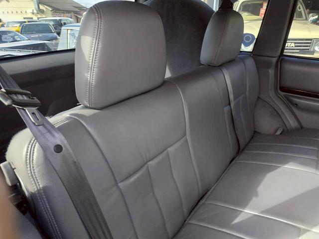 ジープ・チェロキー リミテッド　ＪＥＥＰラングラーのゴビベージュに色替　　ＫＥＬＬＹＧＲＥＥＤ１６インチアルミ　ＯＰＥＮ　カントリー　Ｒ／Ｔ　本革　パワーシート　記録簿　新車取説保証書（49枚目）