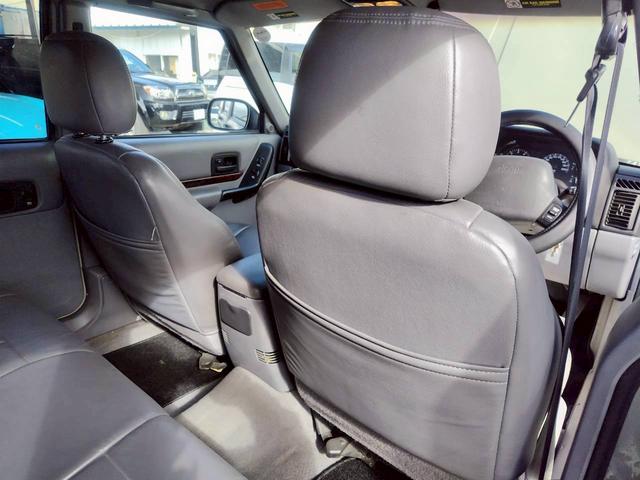 ジープ・チェロキー リミテッド　ＪＥＥＰラングラーのゴビベージュに色替　　ＫＥＬＬＹＧＲＥＥＤ１６インチアルミ　ＯＰＥＮ　カントリー　Ｒ／Ｔ　本革　パワーシート　記録簿　新車取説保証書（50枚目）