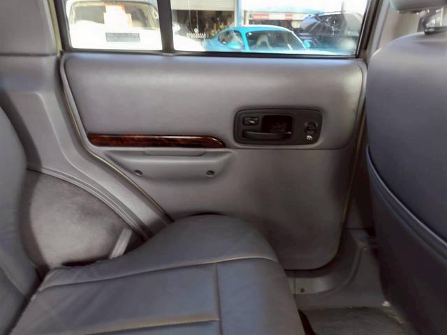 ジープ・チェロキー リミテッド　ＪＥＥＰラングラーのゴビベージュに色替　　ＫＥＬＬＹＧＲＥＥＤ１６インチアルミ　ＯＰＥＮ　カントリー　Ｒ／Ｔ　本革　パワーシート　記録簿　新車取説保証書（55枚目）