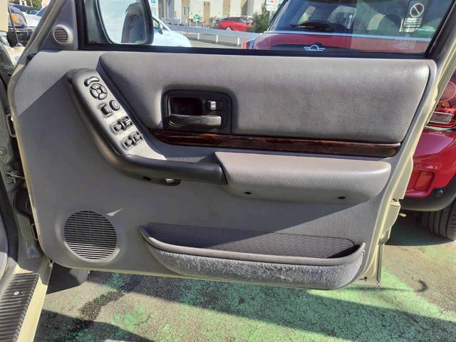 ジープ・チェロキー リミテッド　ＪＥＥＰラングラーのゴビベージュに色替　　ＫＥＬＬＹＧＲＥＥＤ１６インチアルミ　ＯＰＥＮ　カントリー　Ｒ／Ｔ　本革　パワーシート　記録簿　新車取説保証書（58枚目）