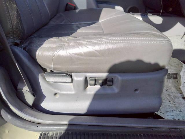 ジープ・チェロキー リミテッド　ＪＥＥＰラングラーのゴビベージュに色替　　ＫＥＬＬＹＧＲＥＥＤ１６インチアルミ　ＯＰＥＮ　カントリー　Ｒ／Ｔ　本革　パワーシート　記録簿　新車取説保証書（63枚目）