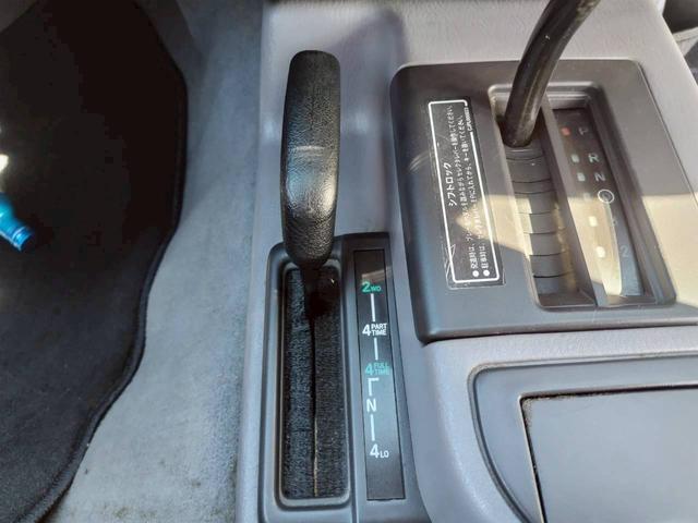 ジープ・チェロキー リミテッド　ＪＥＥＰラングラーのゴビベージュに色替　　ＫＥＬＬＹＧＲＥＥＤ１６インチアルミ　ＯＰＥＮ　カントリー　Ｒ／Ｔ　本革　パワーシート　記録簿　新車取説保証書（64枚目）