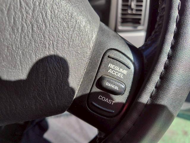 ジープ・チェロキー リミテッド　ＪＥＥＰラングラーのゴビベージュに色替　　ＫＥＬＬＹＧＲＥＥＤ１６インチアルミ　ＯＰＥＮ　カントリー　Ｒ／Ｔ　本革　パワーシート　記録簿　新車取説保証書（68枚目）