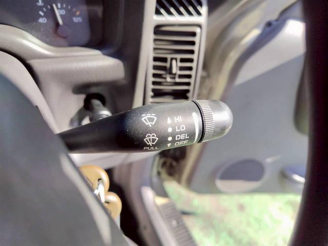 ジープ・チェロキー リミテッド　ＪＥＥＰラングラーのゴビベージュに色替　　ＫＥＬＬＹＧＲＥＥＤ１６インチアルミ　ＯＰＥＮ　カントリー　Ｒ／Ｔ　本革　パワーシート　記録簿　新車取説保証書（71枚目）