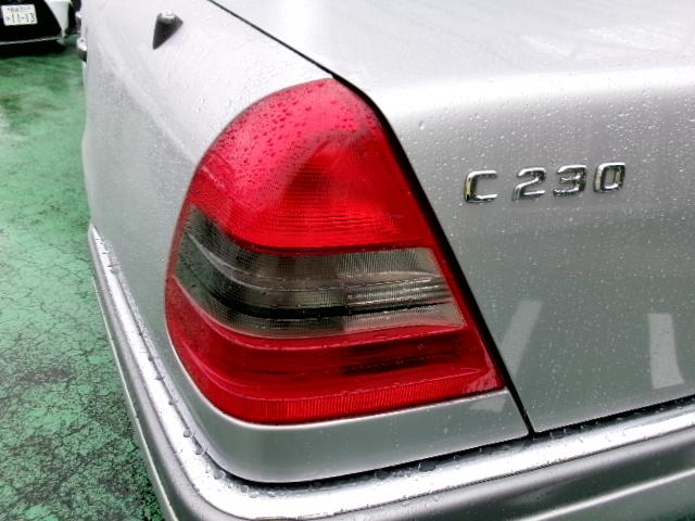 Ｃ２３０　Ｃ２３０（５名）実走行ガレージ保管　キーレス　　スペアキー　エアコンＯＫ　　　カセット不良　天張りたれ　リアヘッドレスト格納不良　左ドアミラ左右調整不良　オートアンテナ不良(12枚目)