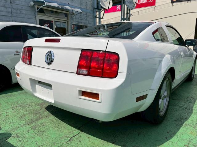 マスタング Ｖ６　プレミアム　正規ディーラー車　１７インチＡＷ　ローダウン　純正黒革シート　ＥＴＣ　取説保証書（54枚目）