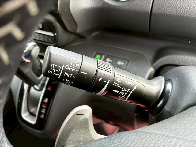 N-BOXカスタム G・Lターボホンダセンシング ターボ ナビTV BTオーディオ 禁煙車 両側電動スライド バックカメラ スマートキー2個 ETC パドルシフト マットバイザー リアスポ USB 新車取説保証書(28枚目)