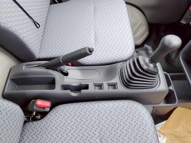 キャリイトラック KCエアコン・パワステ 届出済未使用  エアコンパワステ モスグレー 5速ミッション車(14枚目)