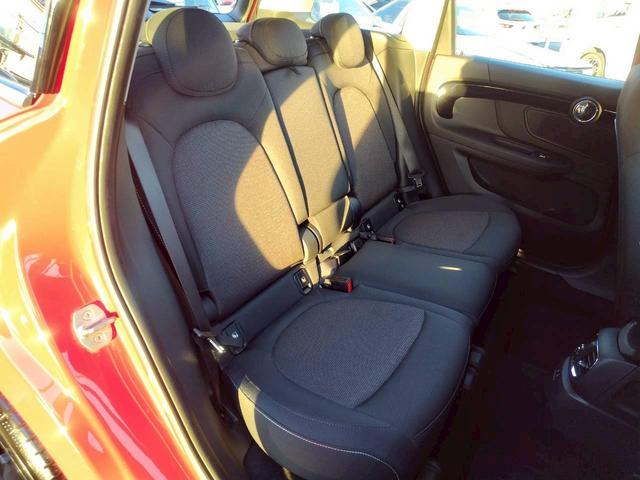 MINI クーパーD クロスオーバー 1オーナー 禁煙 ナビ BTオーディオ コーナセンサー Bカメラ 純正オプション18AW 新車取説保証書 スマートキー2個 パドルシフト ルーフレール(12枚目)