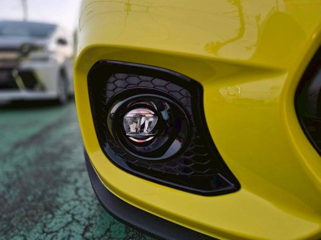 スイフトスポーツ ZC33S ファイナルエディション 6速 登録済み未使用車 すずきせーふてぃさぽーと 専用17インチAW&キャリパー&グリル&エンブレム(9枚目)