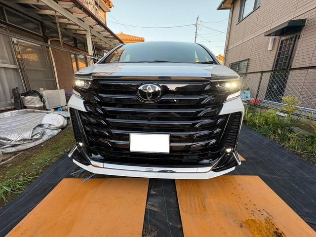 ヴェルファイアハイブリッド Z プレミア モデリスタエアロ&ガーニッシュ ユニバーサルステップ14インチリアシートエンターテイメントJBL15スピーカー 寒冷地 ITSコネクト ガラスコート エグゼクティブマット 遮光カーテン Rベッドキット(9枚目)