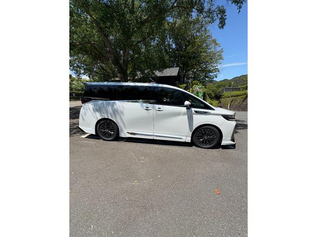 ヴェルファイアハイブリッド Z プレミア モデリスタエアロ&ガーニッシュ ユニバーサルステップ14インチリアシートエンターテイメントJBL15スピーカー 寒冷地 ITSコネクト ガラスコート エグゼクティブマット 遮光カーテン Rベッドキット(11枚目)