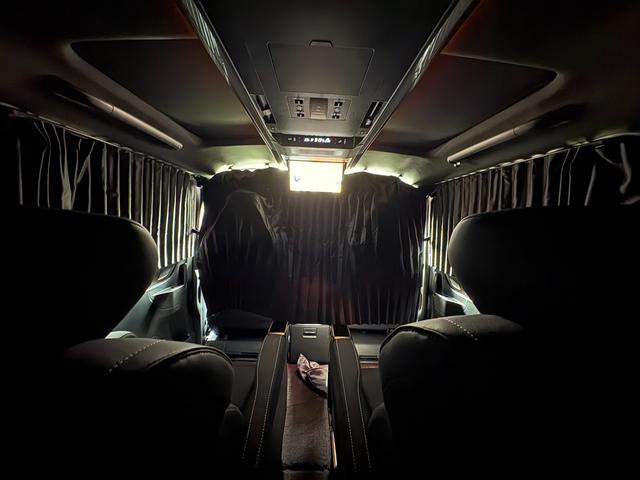 ヴェルファイアハイブリッド Z プレミア モデリスタエアロ&ガーニッシュ ユニバーサルステップ14インチリアシートエンターテイメントJBL15スピーカー 寒冷地 ITSコネクト ガラスコート エグゼクティブマット 遮光カーテン Rベッドキット(22枚目)