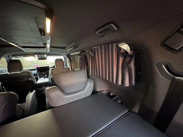 ヴェルファイアハイブリッド Z プレミア モデリスタエアロ&ガーニッシュ ユニバーサルステップ14インチリアシートエンターテイメントJBL15スピーカー 寒冷地 ITSコネクト ガラスコート エグゼクティブマット 遮光カーテン Rベッドキット(53枚目)