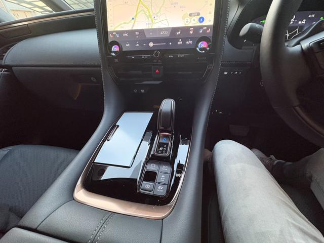 ヴェルファイアハイブリッド Z プレミア モデリスタエアロ&ガーニッシュ ユニバーサルステップ14インチリアシートエンターテイメントJBL15スピーカー 寒冷地 ITSコネクト ガラスコート エグゼクティブマット 遮光カーテン Rベッドキット(60枚目)