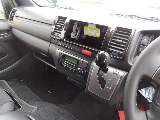 ハイエースバン スーパーＧＬ　ダークプライムＩＩ　登録済み未使用車　両側電動スライド　ハーフレザー　ブラックインテリア　１００Ｖ電源　ＬＥＤヘッド　アラウンドビューカメラ　デジタルインナーミラー　ダブルエアコン　　リアヒーター（17枚目）