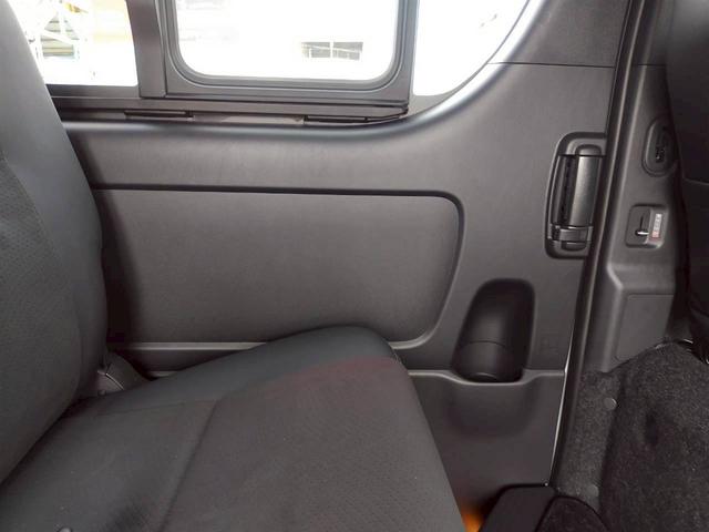 ハイエースバン スーパーＧＬ　ダークプライムＩＩ　登録済み未使用車　両側電動スライド　ハーフレザー　ブラックインテリア　１００Ｖ電源　ＬＥＤヘッド　アラウンドビューカメラ　デジタルインナーミラー　ダブルエアコン　　リアヒーター（47枚目）