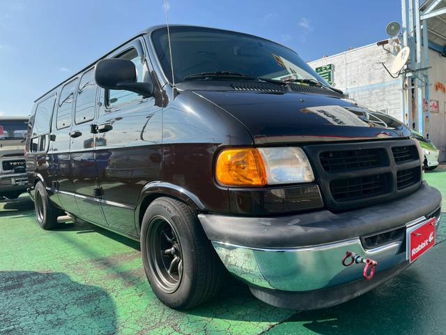 ダッジ・ラム B1500リージェンシー コンバージョン 2003年最終モデル 車高調ローダウン ワンオフサイドマフラー シート張替え D席レカロ ノーマルシート&ハンドル車内 ダッジ専用ワタナベアルミ 防錆コート(3枚目)