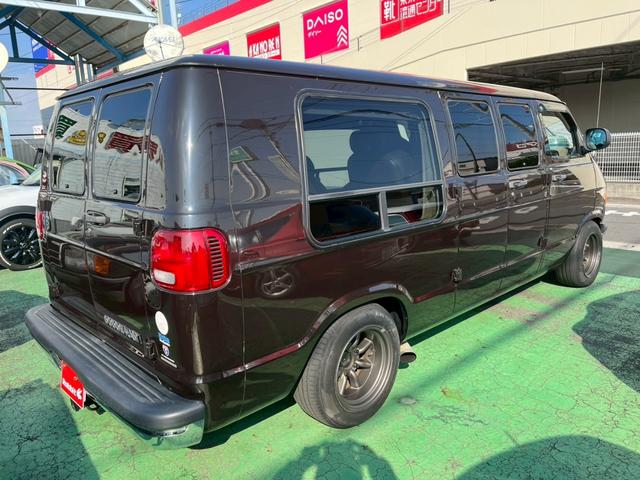 ダッジ・ラム B1500リージェンシー コンバージョン 2003年最終モデル 車高調ローダウン ワンオフサイドマフラー シート張替え D席レカロ ノーマルシート&ハンドル車内 ダッジ専用ワタナベアルミ 防錆コート(4枚目)