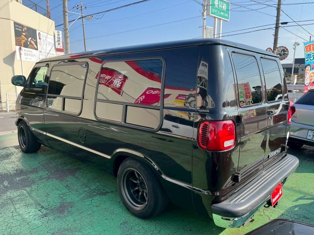 ダッジ・ラム B1500リージェンシー コンバージョン 2003年最終モデル 車高調ローダウン ワンオフサイドマフラー シート張替え D席レカロ ノーマルシート&ハンドル車内 ダッジ専用ワタナベアルミ 防錆コート(6枚目)