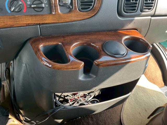 ダッジ・ラム B1500リージェンシー コンバージョン 2003年最終モデル 車高調ローダウン ワンオフサイドマフラー シート張替え D席レカロ ノーマルシート&ハンドル車内 ダッジ専用ワタナベアルミ 防錆コート(24枚目)