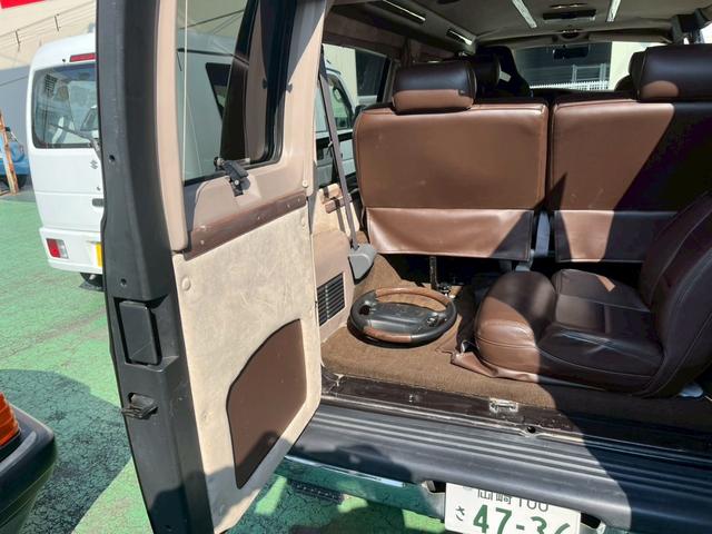 ダッジ・ラム B1500リージェンシー コンバージョン 2003年最終モデル 車高調ローダウン ワンオフサイドマフラー シート張替え D席レカロ ノーマルシート&ハンドル車内 ダッジ専用ワタナベアルミ 防錆コート(52枚目)