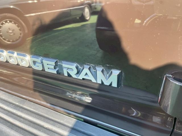 ダッジ・ラム B1500リージェンシー コンバージョン 2003年最終モデル 車高調ローダウン ワンオフサイドマフラー シート張替え D席レカロ ノーマルシート&ハンドル車内 ダッジ専用ワタナベアルミ 防錆コート(58枚目)