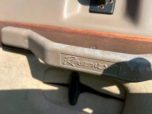 ダッジ・ラム B1500リージェンシー コンバージョン 2003年最終モデル 車高調ローダウン ワンオフサイドマフラー シート張替え D席レカロ ノーマルシート&ハンドル車内 ダッジ専用ワタナベアルミ 防錆コート(75枚目)