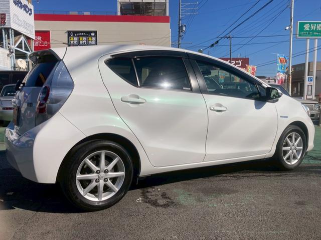 アクア Ｓ　スマートエントリーナビレディッパケージ　１オーナー禁煙　ナビＴＶ　ＢＴオーディオ　Ｂカメラ　ＥＴＣ　スマートキー２個　新車取説保証書　シートヒーター左右（6枚目）