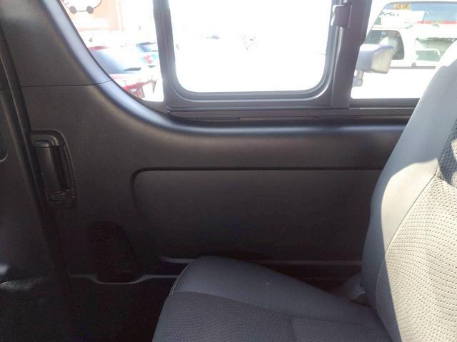 ハイエースバン スーパーGL ダークプライムII 登録済未使用車 両側スライド ハーフレザー ブラックインテリア 100V電源 LEDヘッド アラウンドビューカメラ デジタルインナーミラー ダブルエアコン リアヒーター(53枚目)