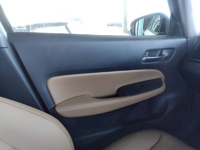 フィット ｅ：ＨＥＶリュクス　１オーナー禁煙　純正ナビＴＶ　ＢＴオーディオ　ＥＴＣ　ドラレコ　ベージュ本革シート　アラウンドビューカメラ　レーダークルーズコントロール新車取説保証書後日　スマートキー２個（68枚目）