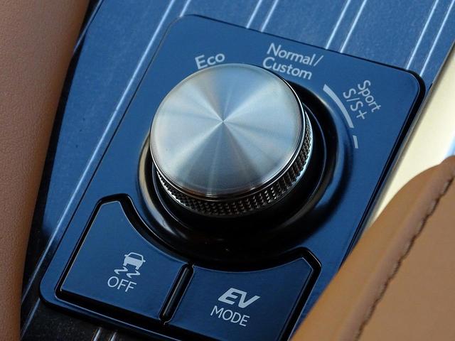 RX450h バージョンL 新型モデル マークレビンソン ムーンルーフ ブレードスキャンアダプティブハイビーム 新色オーカーセミアニリン本革 パノラミックビューモニター 後席シートヒーター 純正ドラレコ パワーバックドア 1オナ(26枚目)