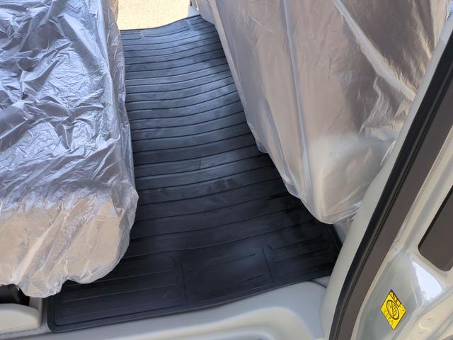 エブリイ Ｊリミテッド　４ＷＤ　ＣＶＴ　衝突被害軽減システム　クリアランスソナー　レーンアシスト　バックカメラ　両側電動スライドドア　スマートキー　アイドリングストップ　シートヒーター　ＬＥＤヘッドランプ（23枚目）