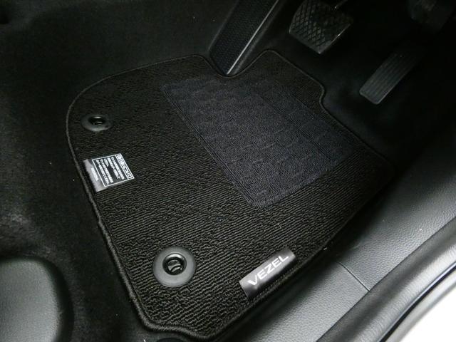 ヴェゼル ｅ：ＨＥＶ　Ｚ　登録済未使用車　９型ナビ　３６０°カメラ　ＥＴＣ２．０　後退出庫サポート　ＣＭＢＳ　ＡＣＣ　ＢＳＩ　アダプティブドライビングビーム　ＬＫＡＳ　ステアリングヒーター　ハンズフリーパワーバックドア（20枚目）
