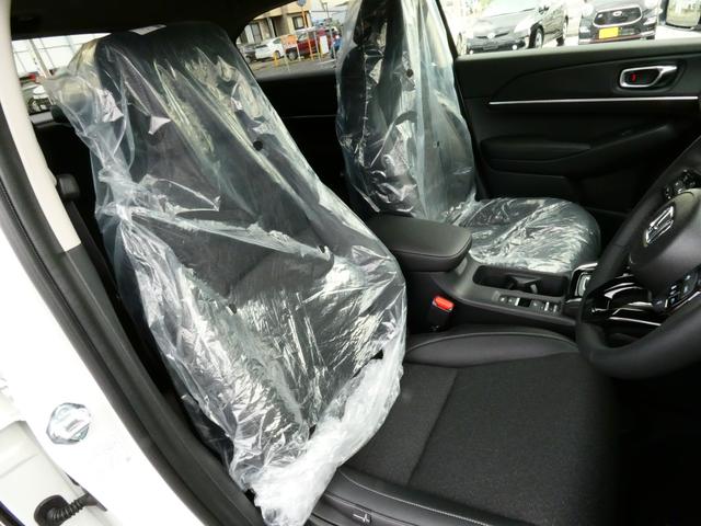 ヴェゼル ｅ：ＨＥＶ　Ｚ　登録済未使用車　９型ナビ　３６０°カメラ　ＥＴＣ２．０　後退出庫サポート　ＣＭＢＳ　ＡＣＣ　ＢＳＩ　アダプティブドライビングビーム　ＬＫＡＳ　ステアリングヒーター　ハンズフリーパワーバックドア（22枚目）