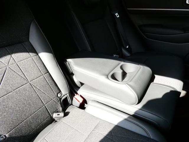 ヴェゼル ｅ：ＨＥＶ　Ｚ　登録済未使用車　９型ナビ　３６０°カメラ　ＥＴＣ２．０　後退出庫サポート　ＣＭＢＳ　ＡＣＣ　ＢＳＩ　アダプティブドライビングビーム　ＬＫＡＳ　ステアリングヒーター　ハンズフリーパワーバックドア（25枚目）