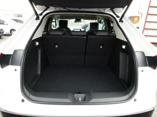 ヴェゼル ｅ：ＨＥＶ　Ｚ　登録済未使用車　９型ナビ　３６０°カメラ　ＥＴＣ２．０　後退出庫サポート　ＣＭＢＳ　ＡＣＣ　ＢＳＩ　アダプティブドライビングビーム　ＬＫＡＳ　ステアリングヒーター　ハンズフリーパワーバックドア（27枚目）
