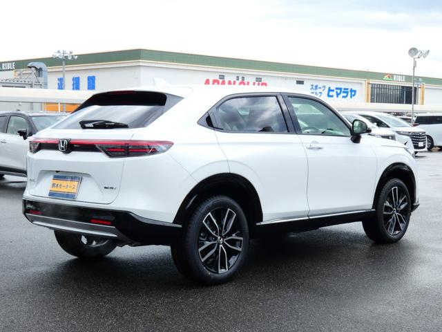 ヴェゼル ｅ：ＨＥＶ　Ｚ　登録済未使用車　９型ナビ　３６０°カメラ　ＥＴＣ２．０　後退出庫サポート　ＣＭＢＳ　ＡＣＣ　ＢＳＩ　アダプティブドライビングビーム　ＬＫＡＳ　ステアリングヒーター　ハンズフリーパワーバックドア（31枚目）