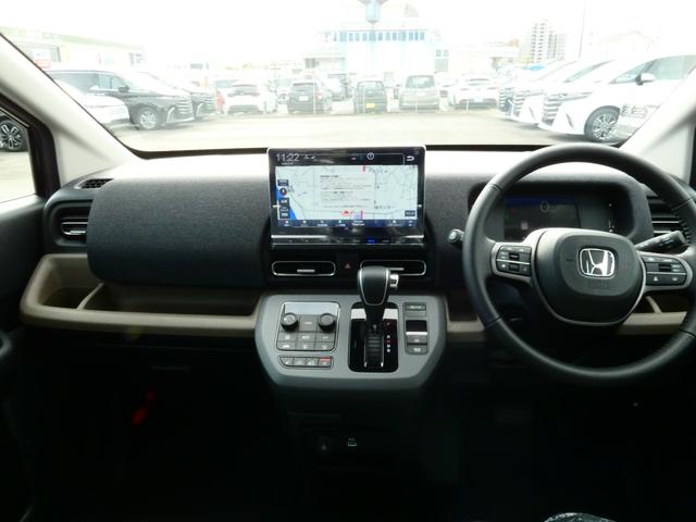 フリード ｅ：ＨＥＶエアー　ＥＸ　登録済未使用車　３６０°カメラ　１１．４型ナビ　地デジ　後退出庫サポート　ＢＳＩ　アダプティブドライビングビーム　ＬＥＤアクティブコーナリングライト　フロアマット　ＡＣＣ（2枚目）