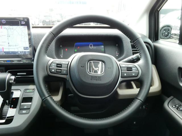 フリード ｅ：ＨＥＶエアー　ＥＸ　登録済未使用車　３６０°カメラ　１１．４型ナビ　地デジ　後退出庫サポート　ＢＳＩ　アダプティブドライビングビーム　ＬＥＤアクティブコーナリングライト　フロアマット　ＡＣＣ（8枚目）