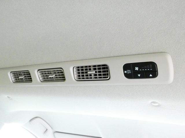 フリード ｅ：ＨＥＶエアー　ＥＸ　登録済未使用車　３６０°カメラ　１１．４型ナビ　地デジ　後退出庫サポート　ＢＳＩ　アダプティブドライビングビーム　ＬＥＤアクティブコーナリングライト　フロアマット　ＡＣＣ（19枚目）